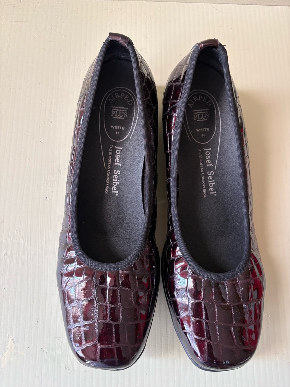 Josef Seibel Burgundy Croc-Embossed Slip-On wedge Sz 39 - Picture 2 of 9